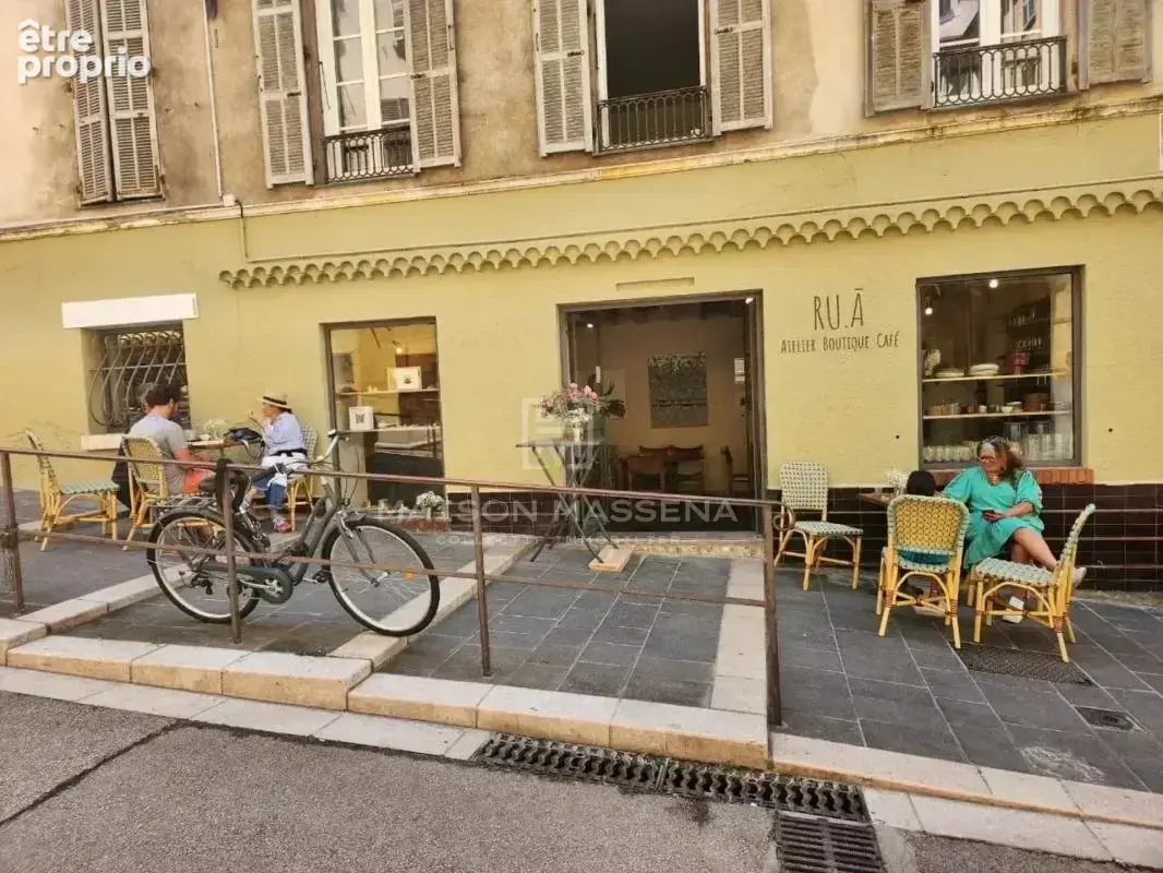 Local d'angle - vieux-nice - droit au bail - photo 2