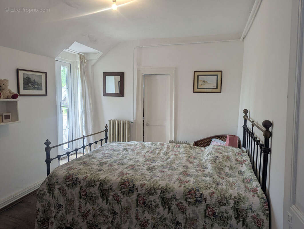 Maison à LASSAY-LES-CHATEAUX