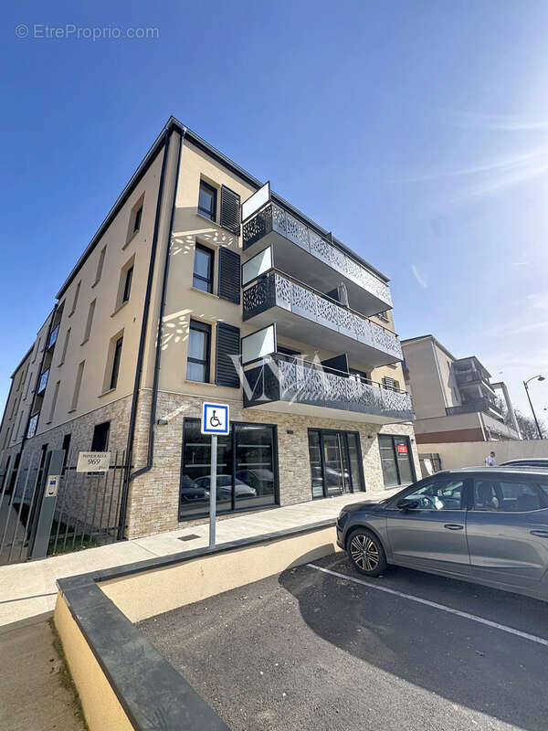 Commerce à JASSANS-RIOTTIER