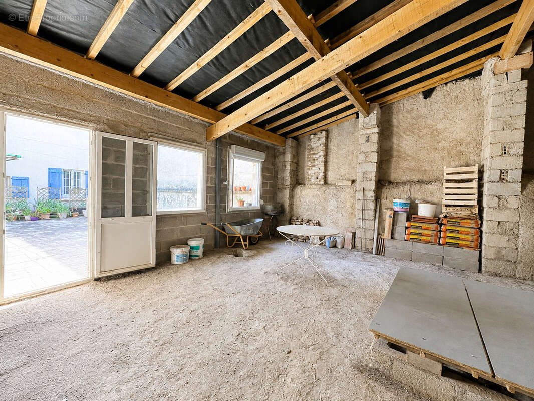 À VENDRE   Appartement avec cour et cave voûtée   Lessy 57160 - photo 3