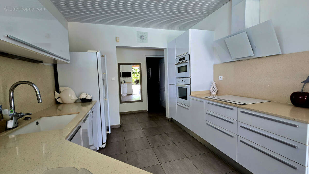 Maison à LES TROIS-ILETS