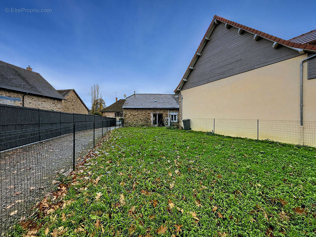 Maison à MAGNAC-BOURG