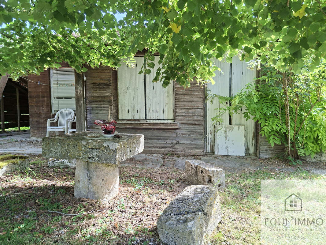 FOULAYRONNES Maison T5 avec jardin et dépendances - photo 13