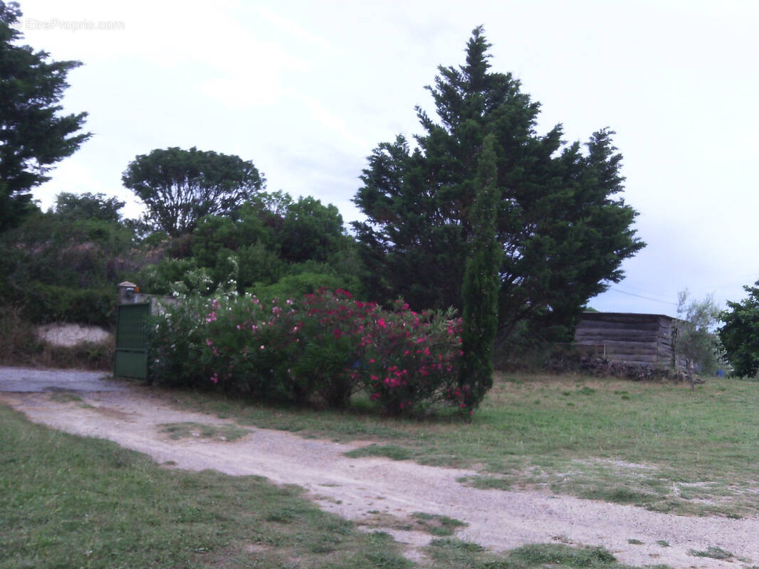 Terrain à POUSSAN