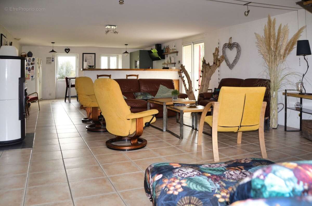 Maison à vendre 8 pièces LE GUE D'ALLERE (17) - photo 5