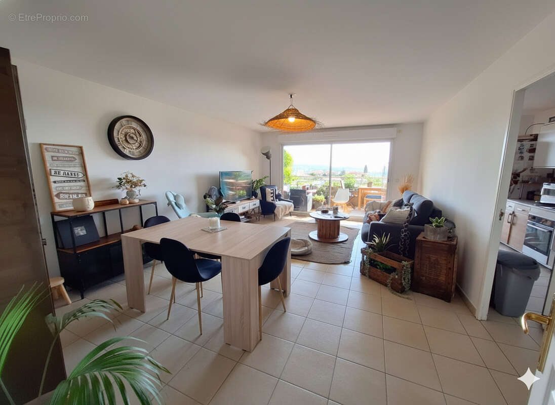 Appartement à SAINT-LAURENT-DU-VAR