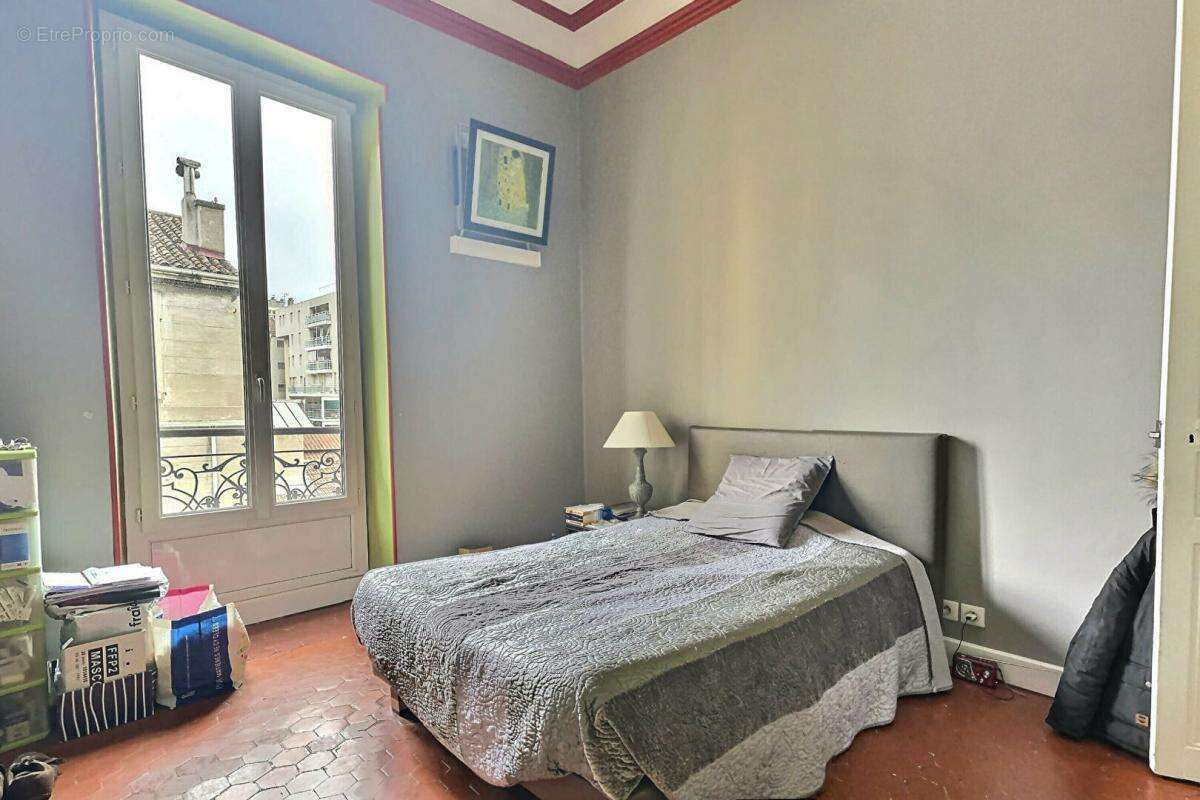 Appartement à MARSEILLE-1E