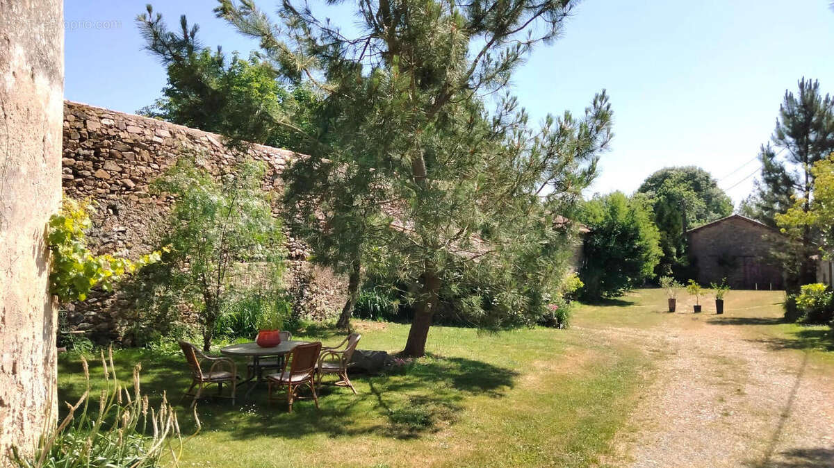 JARDIN - Maison à ANSAC-SUR-VIENNE