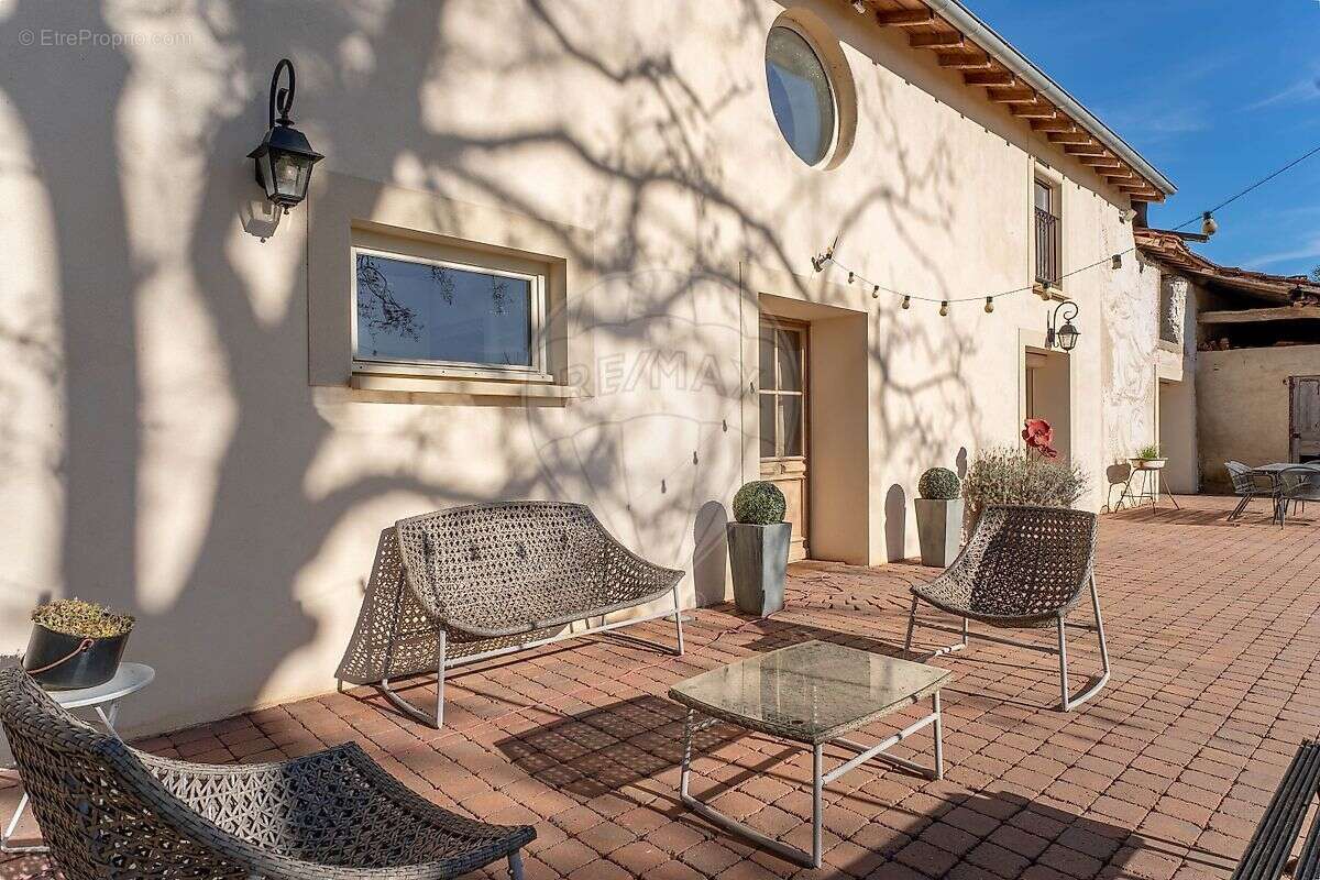 Maison à NEUVILLE-LES-DAMES