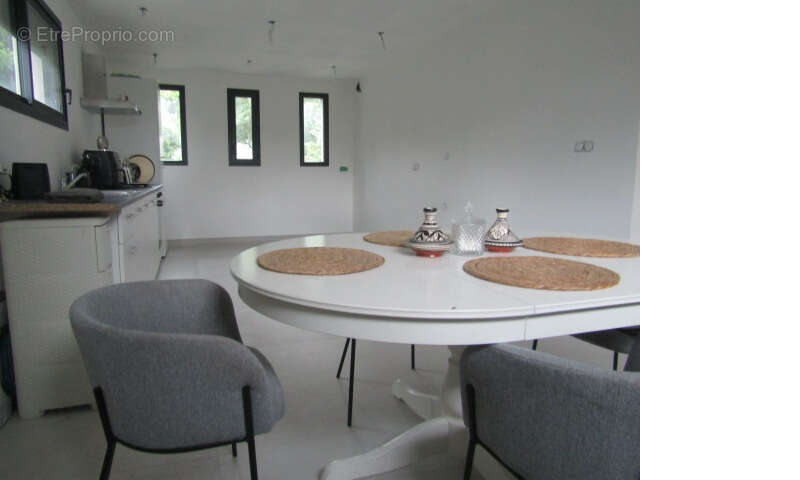 Villa neuve contemporaine 220m²  4 chambres sur terrain de 1200m² Donzère 465 000HAI - photo 8