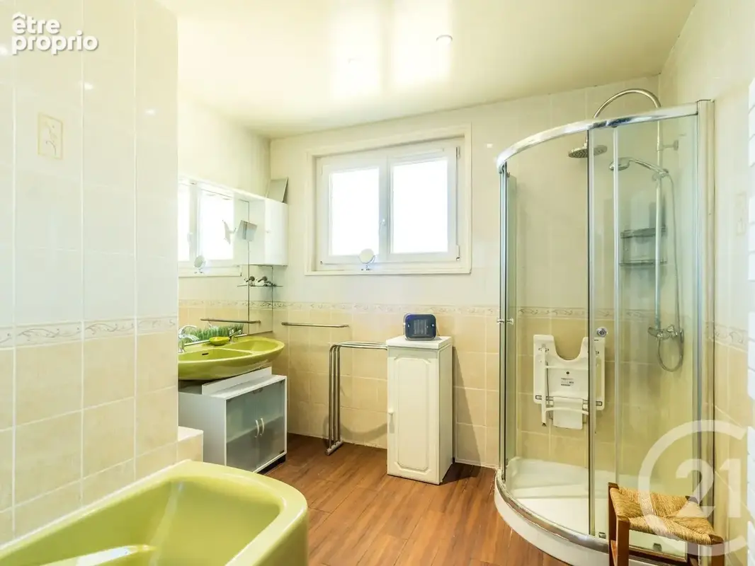 Maison 5 pièces 133 m² à vendre à Montmerle-Sur-Saone (01090) - photo 8
