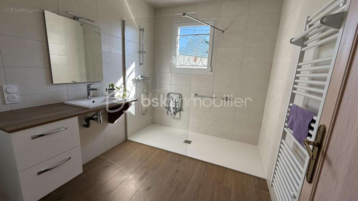 Maison à MONTGERMONT