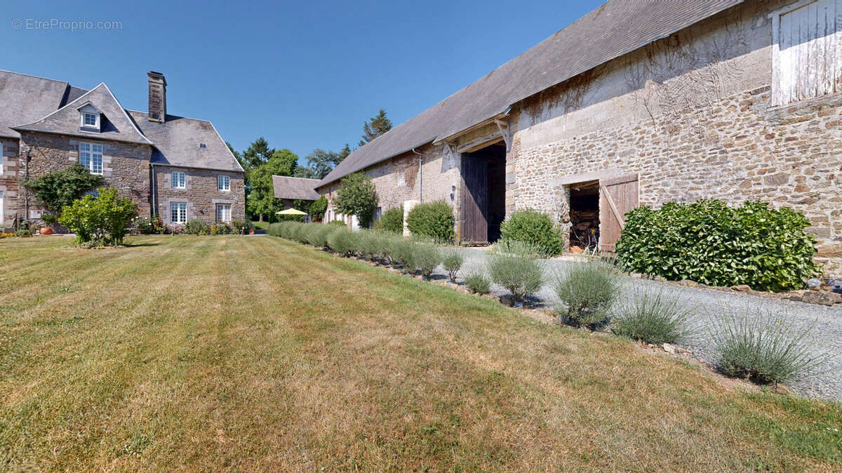 Propriété de caractère du XVIIIᵉ siècle avec maison et dépendances - photo 24
