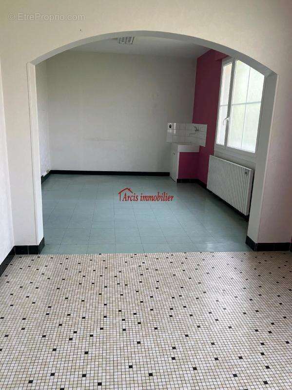 Commerce à ARCIS-SUR-AUBE