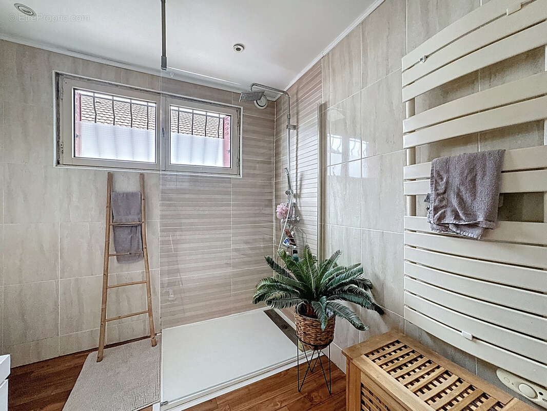 Maison à PARAY-VIEILLE-POSTE