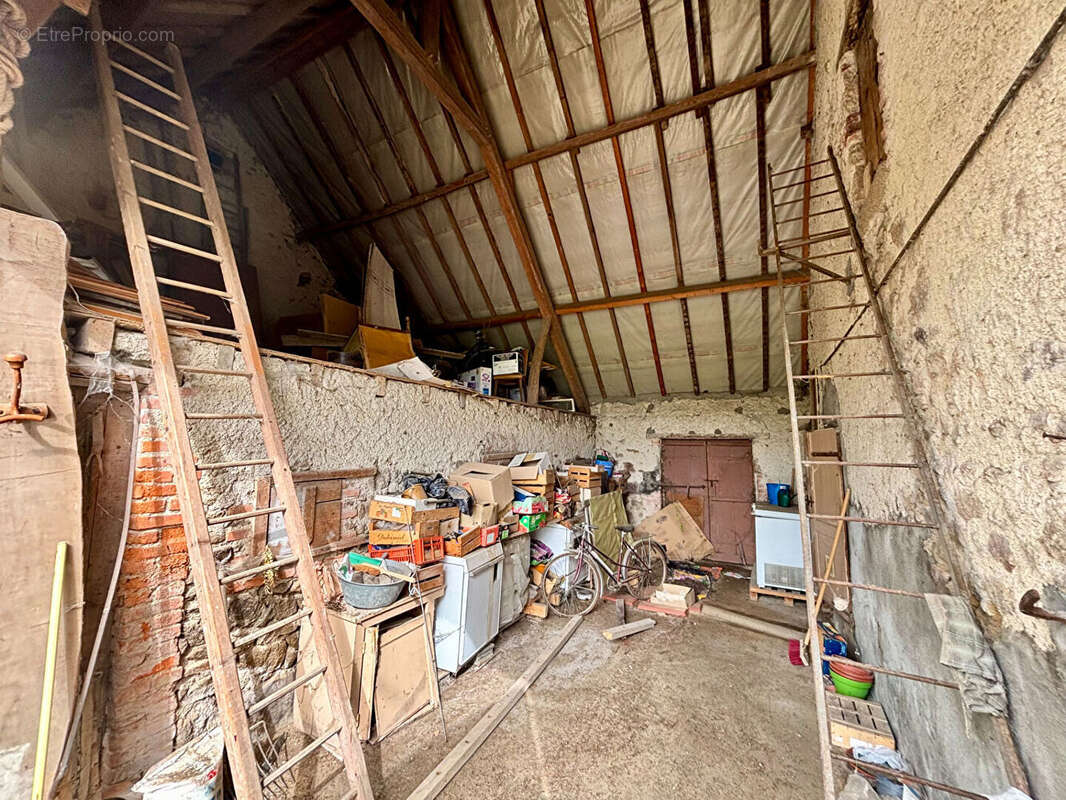 Maison à DURDAT-LAREQUILLE