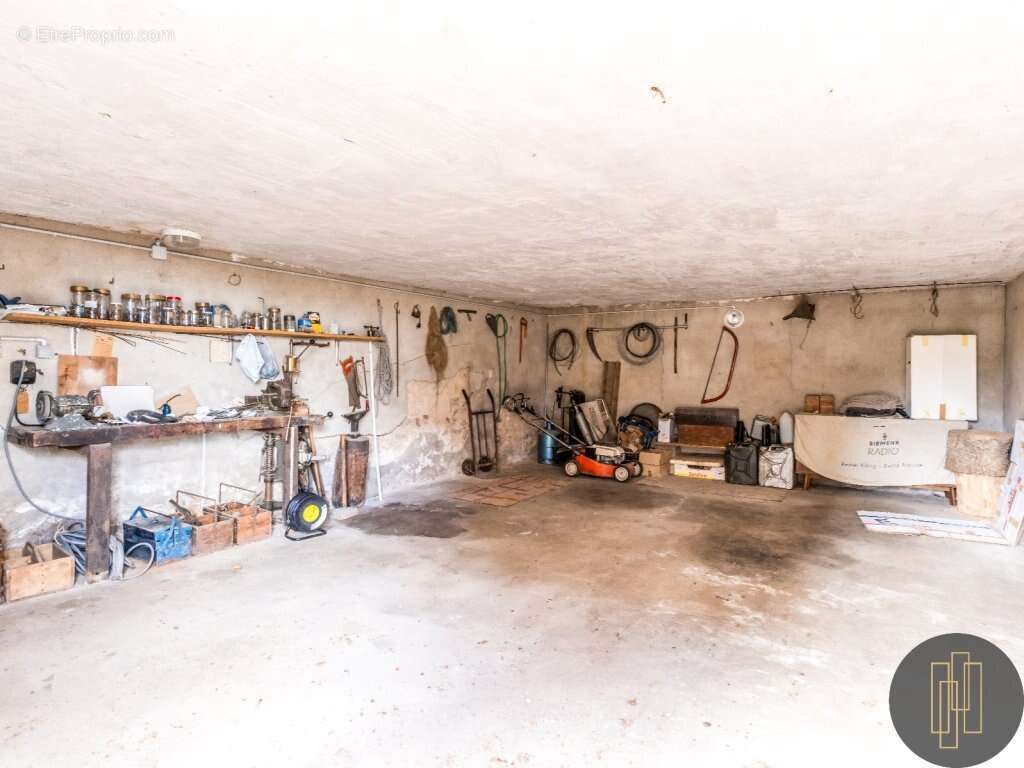 Maison à SAINT-ETIENNE-LA-VARENNE