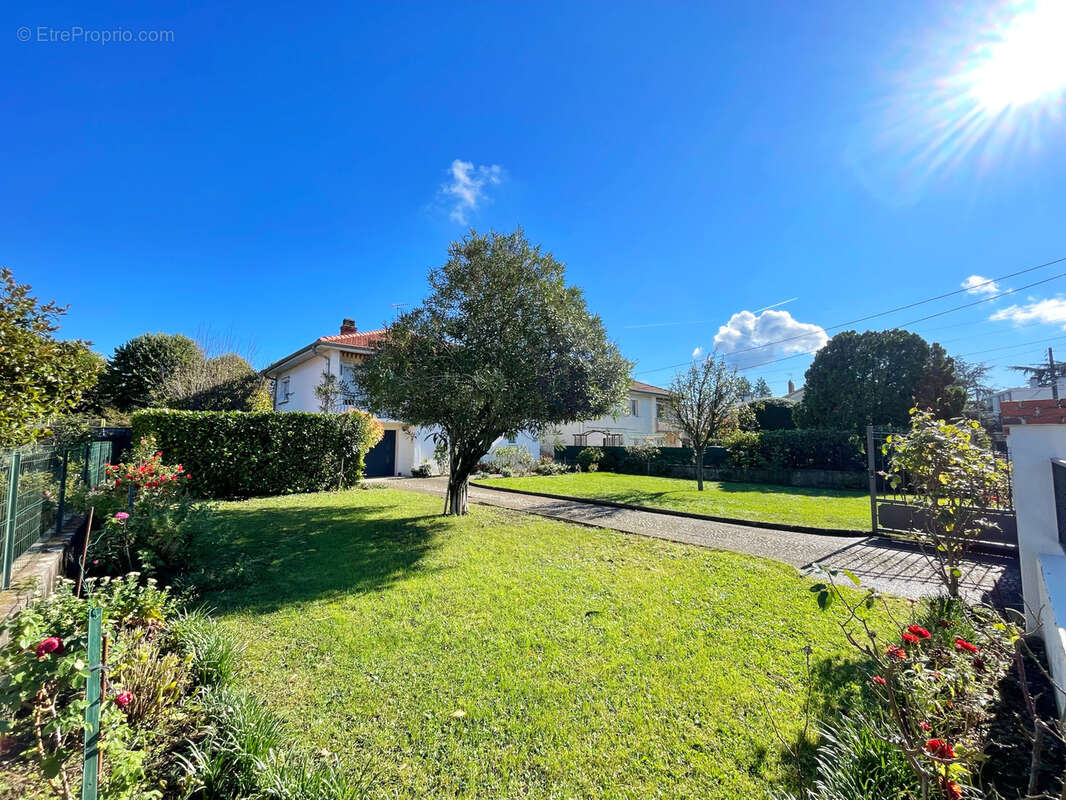 Maison à PIERRE-BENITE