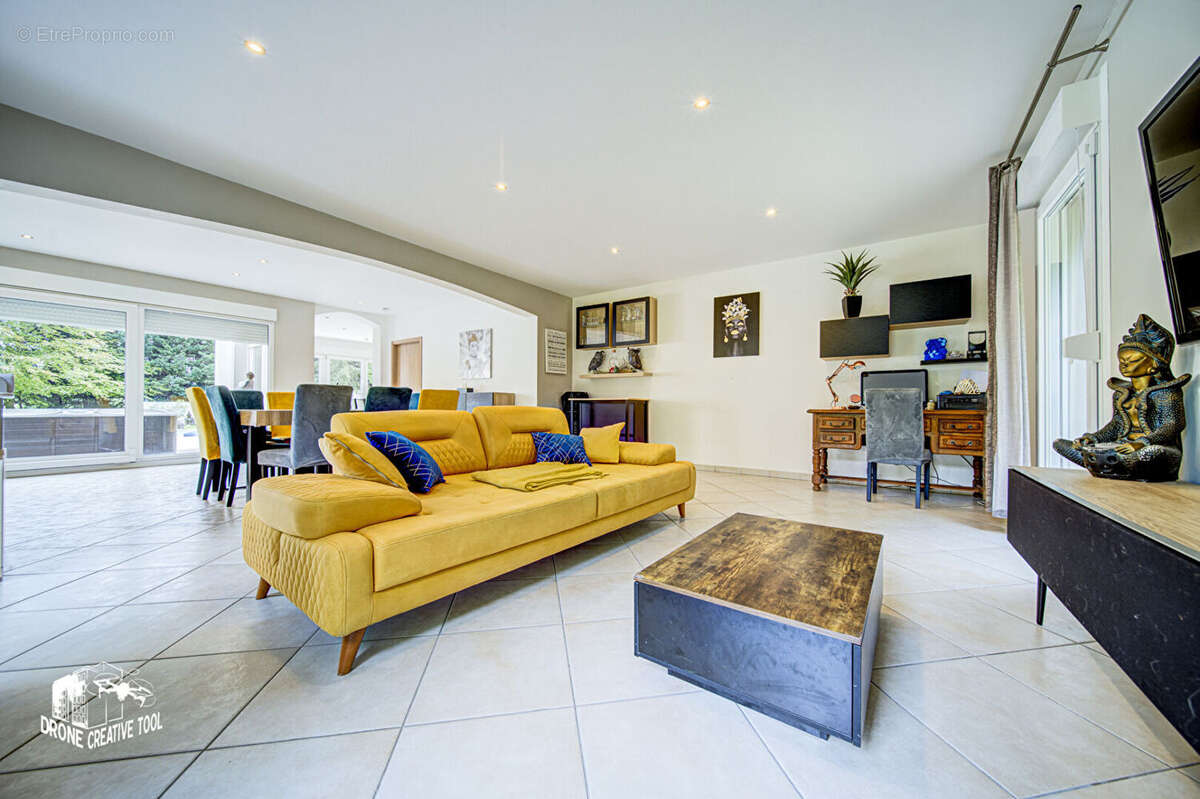 Maison à COIN-LES-CUVRY