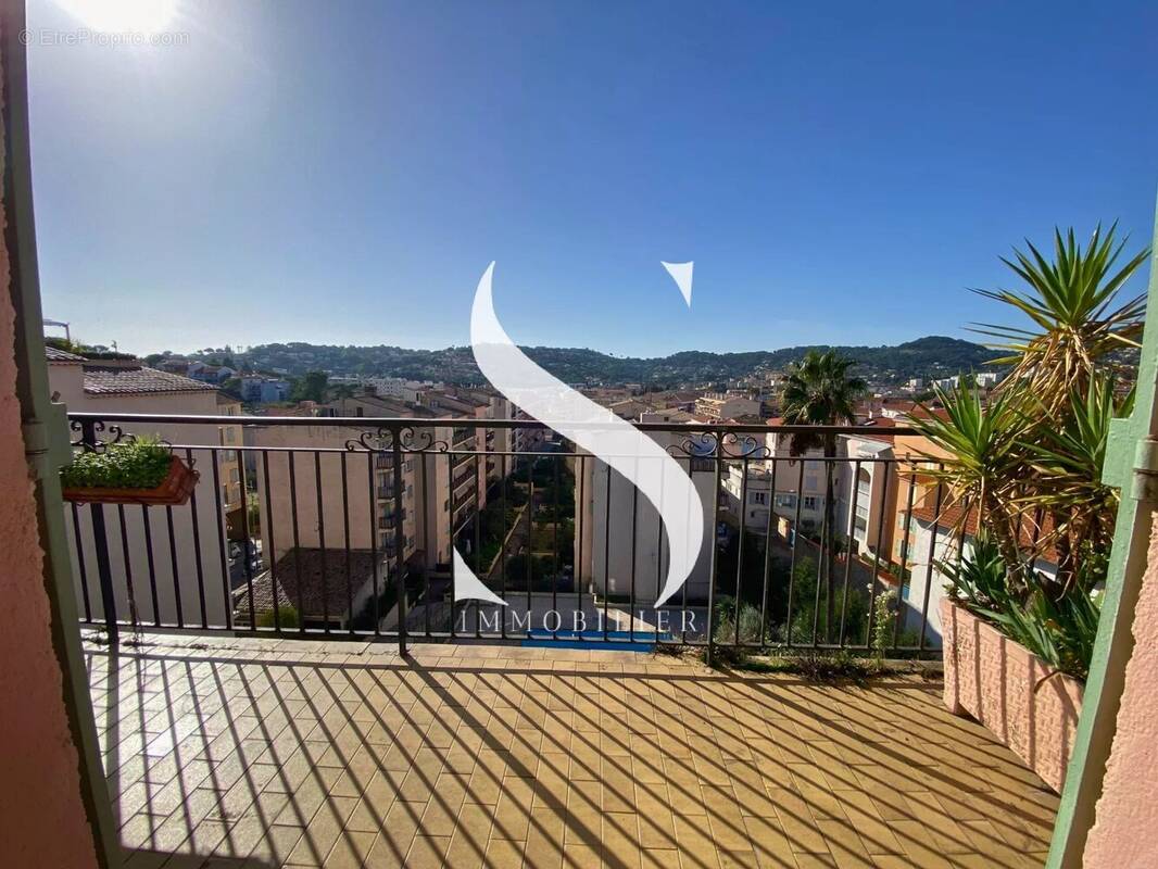 Appartement à VALLAURIS