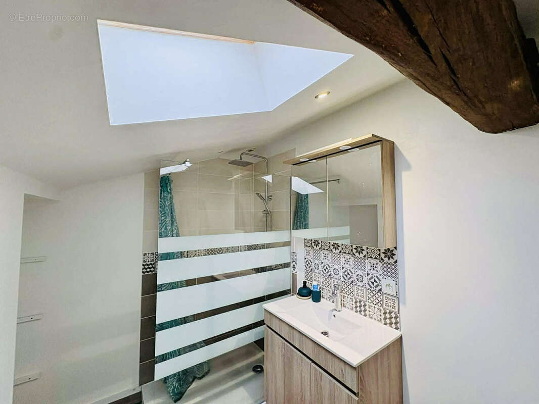 Maison de village, entièrement réhabilitée, où la pierre raconte l’histoire - photo 20