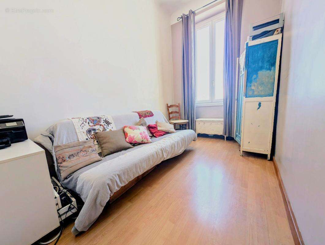 Appartement à MARSEILLE-1E
