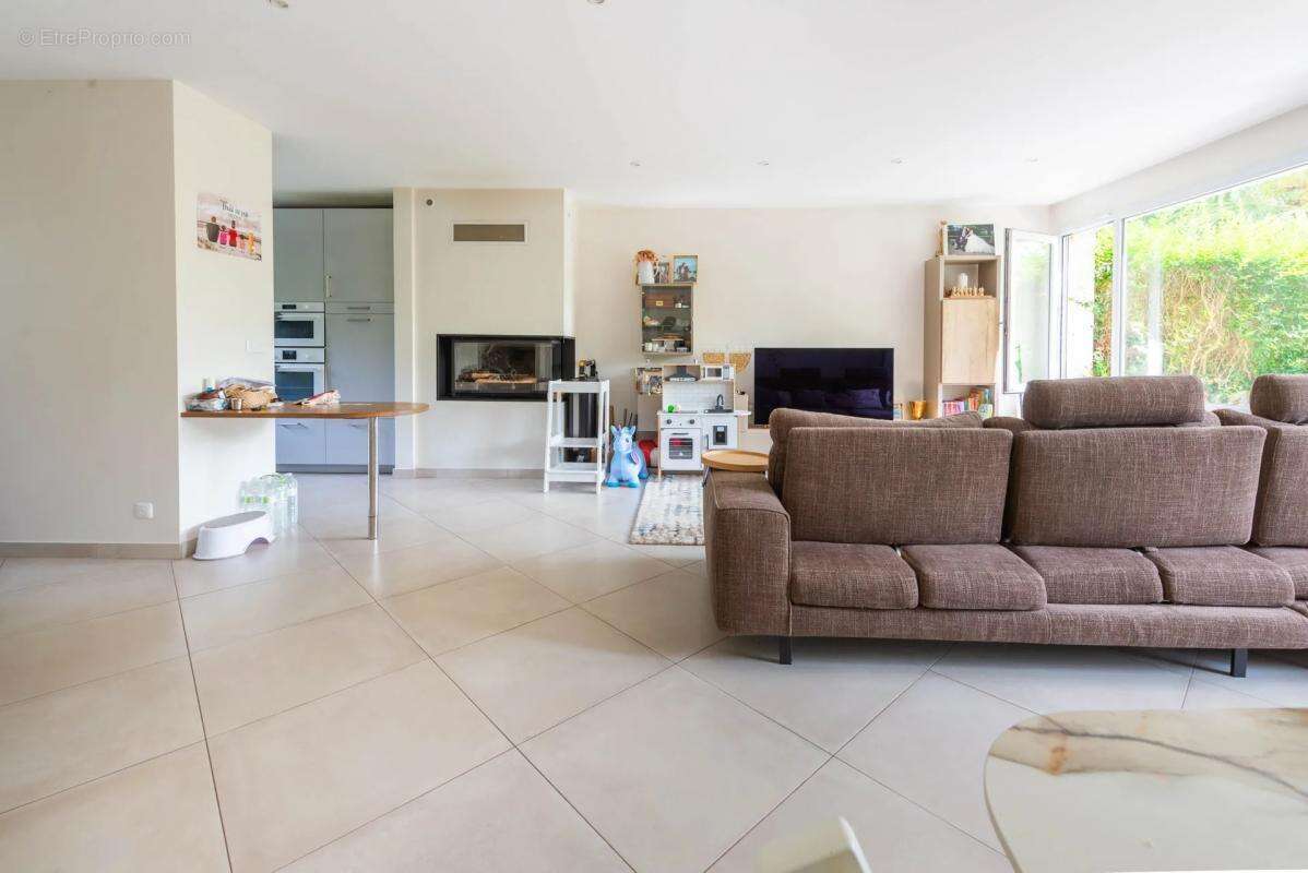 Maison à LA CELLE-SAINT-CLOUD