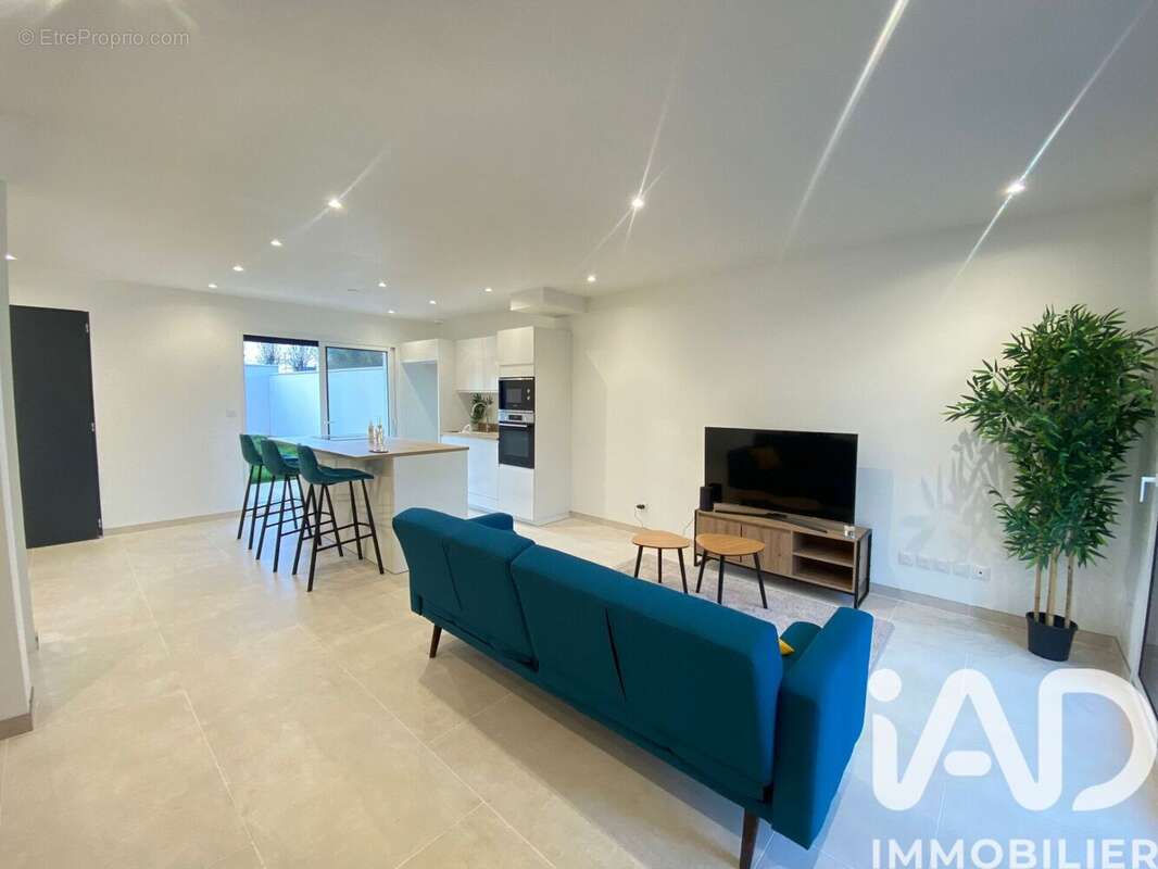 Photo 2 - Maison à FEROLLES-ATTILLY