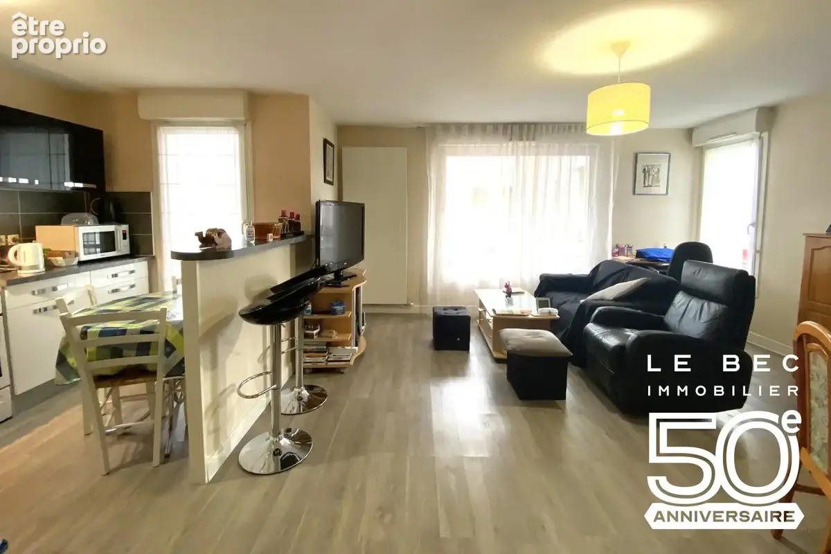 Appartement 64 m² à Saint-Ave  - photo 8