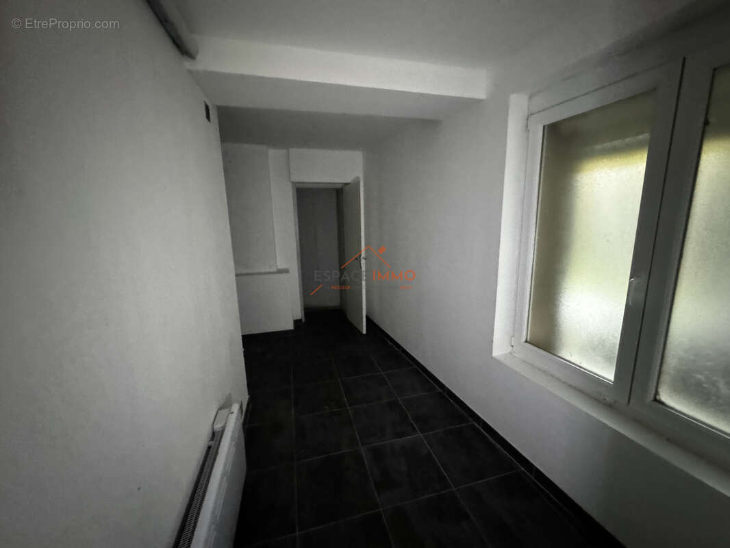 Commerce à ESCAUDAIN