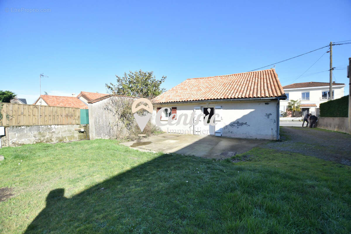 Maison à LA CHAPELLE-SAINT-LAURENT