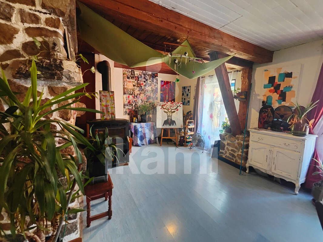 Ensemble immobilier avec terrain de 1 000 m2 et stationnement - photo 3