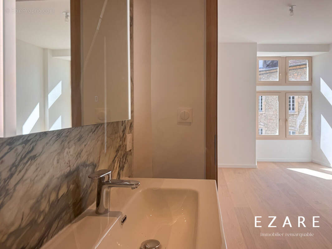 Salle d'eau  - Appartement à BEAUNE