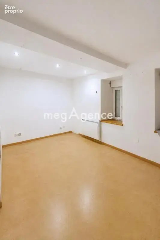 ERNÉE – Maison  d'environ 90 m² avec terrain de 500 m² et grand garage - photo 3