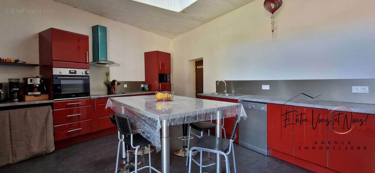 Maison 242 m² à Saint-Symphorien  - photo 4