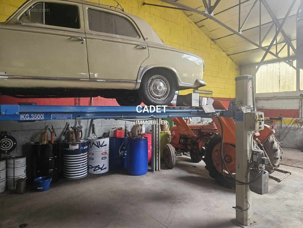 Commerce à LA HAYE-PESNEL