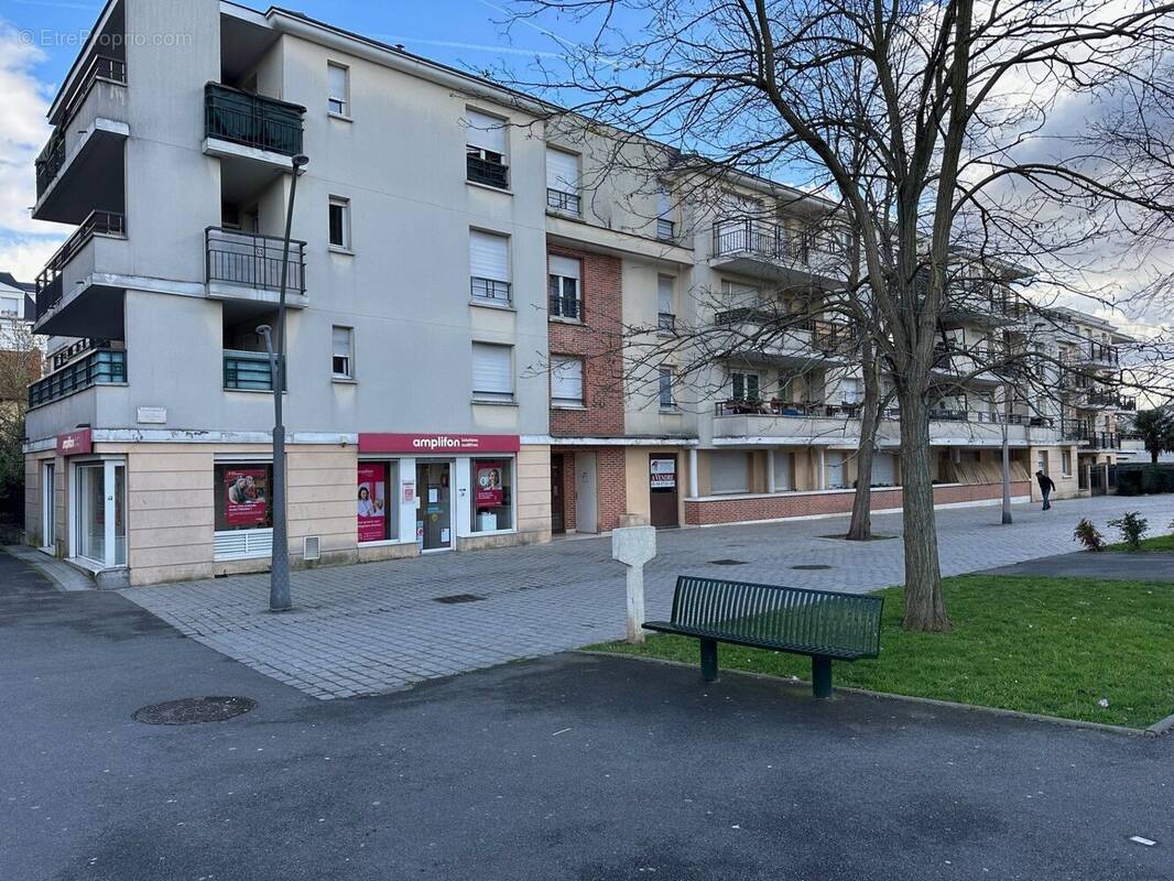 Commerce à LE BLANC-MESNIL