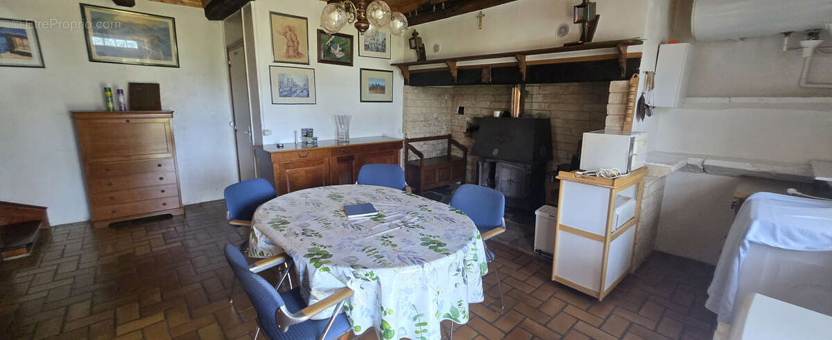 Maison à SAINT-MARTIN-LA-MEANNE