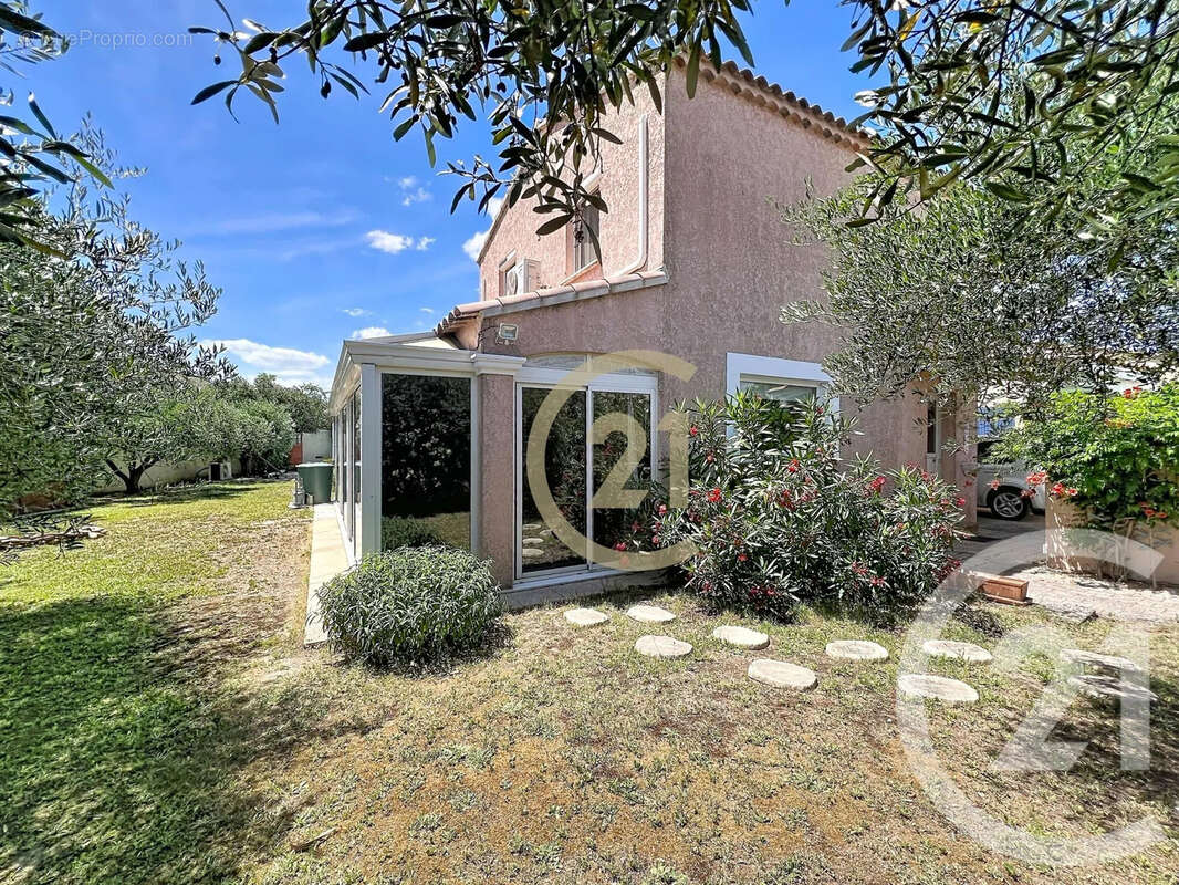 Maison 136 m² à Remoulins  - photo 2