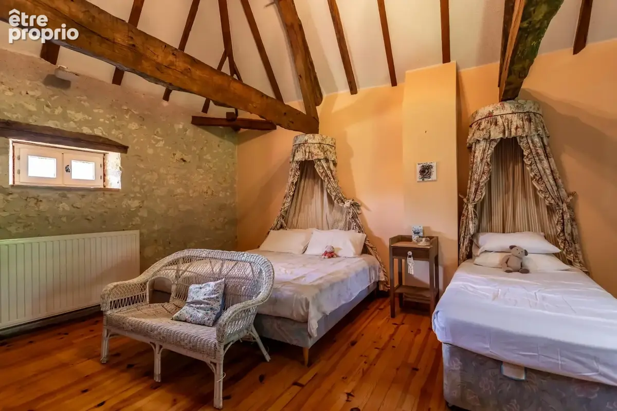 Château avec annexes, piscine, court de tennis et garages - photo 63