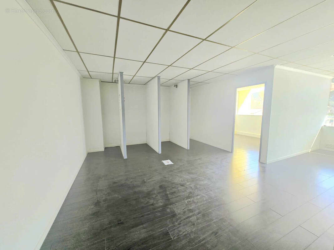 Commerce à SIX-FOURS-LES-PLAGES