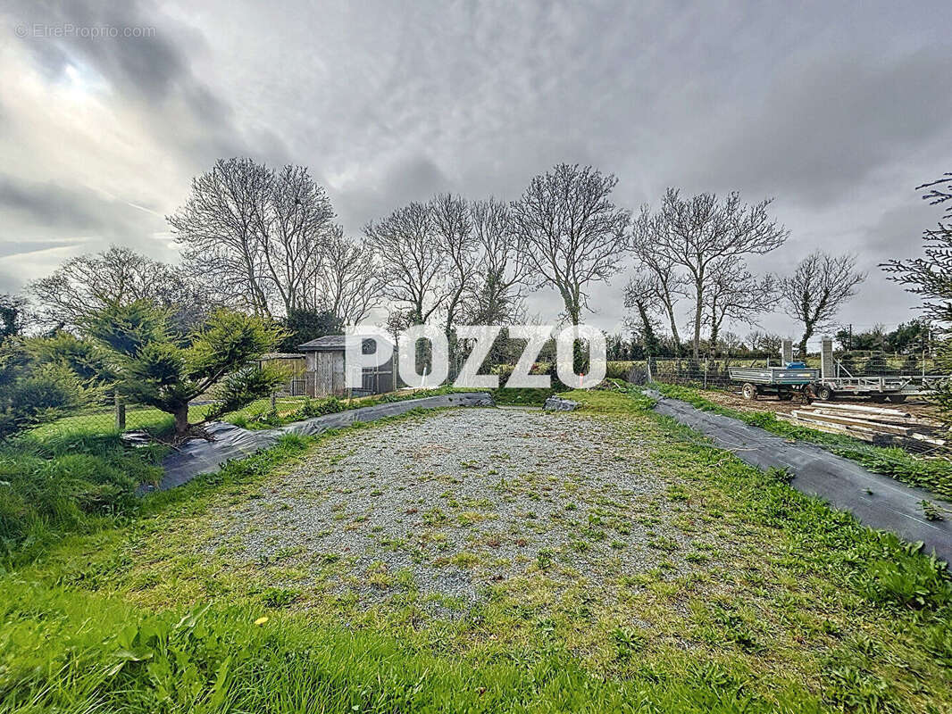 Maison à SAINT-MAURICE-EN-COTENTIN