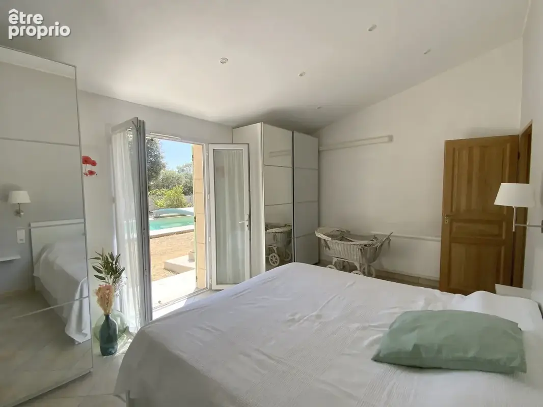 Villa de plain pied sur beau terrain arboré avec piscine, et studio indépendant. - photo 10