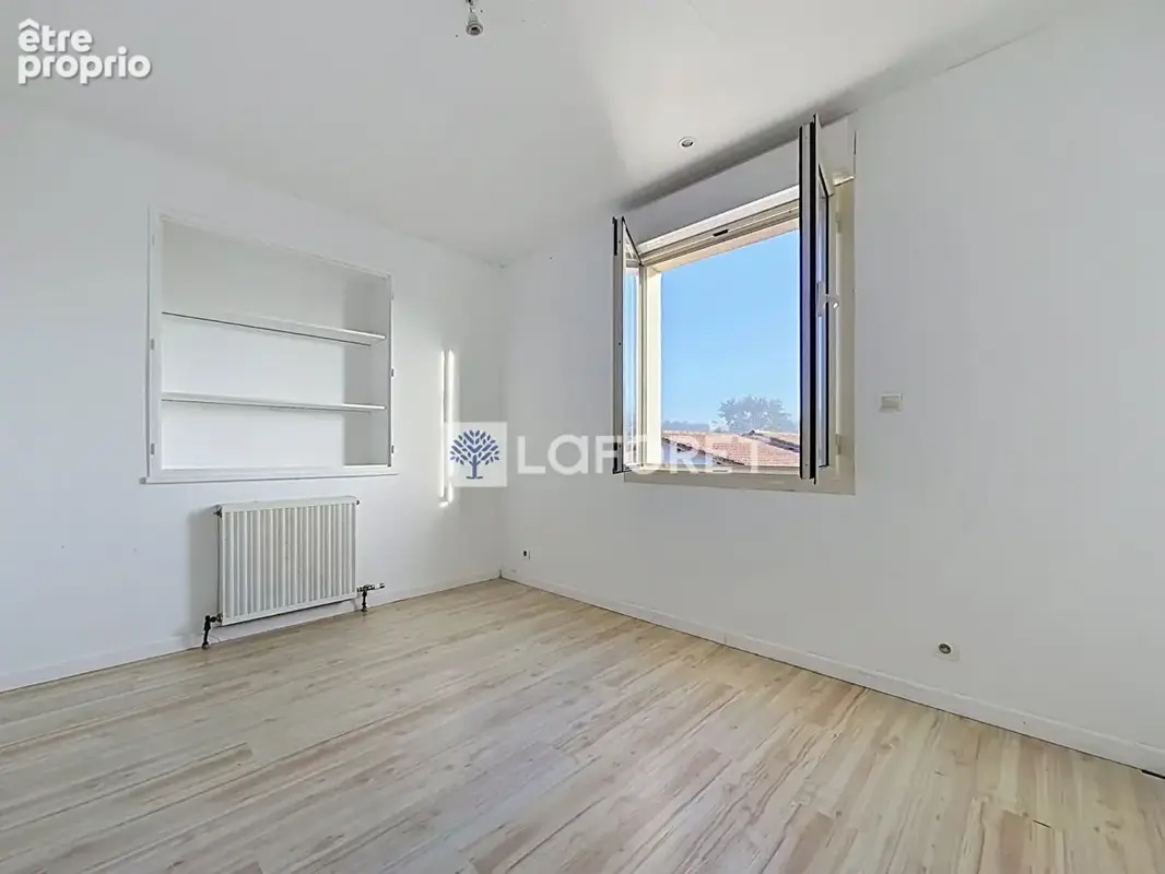 Maison avec beau potentiel, 4 chambres et double garage - La Peyratte - photo 12