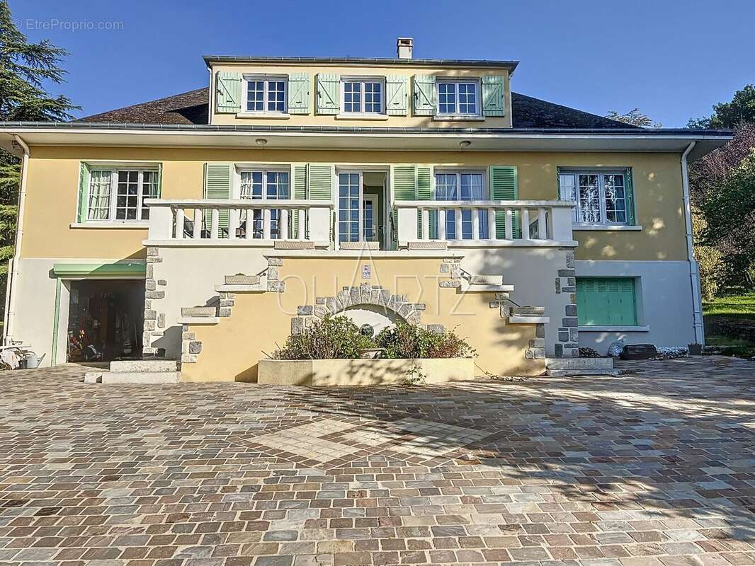 Maison à CHERISY