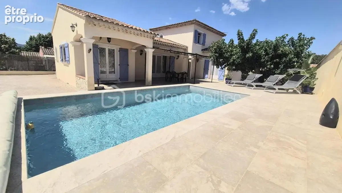 PIERREFEU - Villa de 128 m² - Parcelle 1000 m² - 4 chambres - Garage - Piscine - photo 3