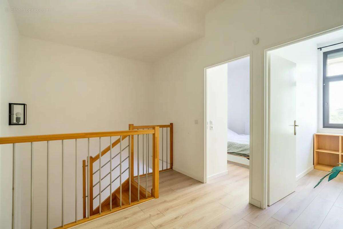 Appartement DUPLEX de 3 pièces de 64 m² à Stains - photo 6