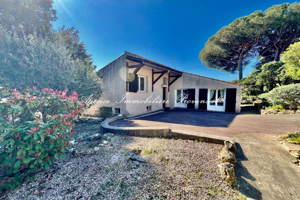 Maison à LES ISSAMBRES