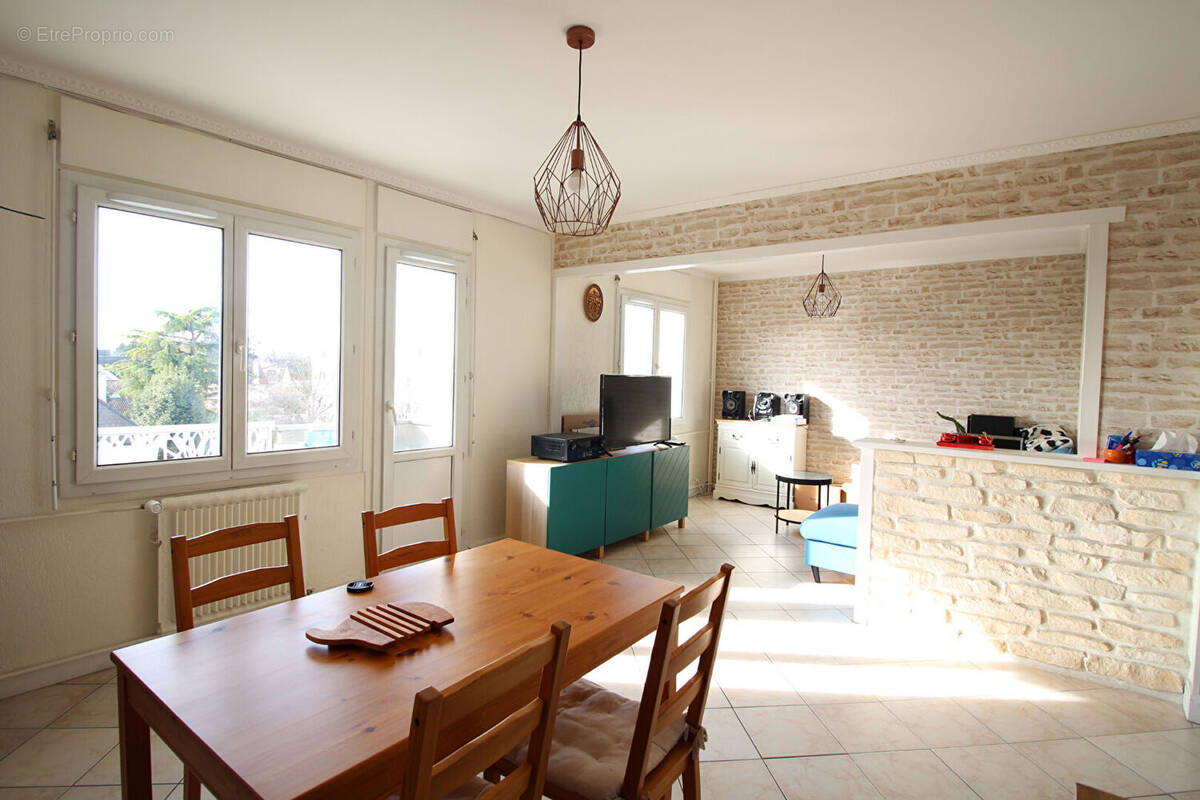 Appartement à SARTROUVILLE
