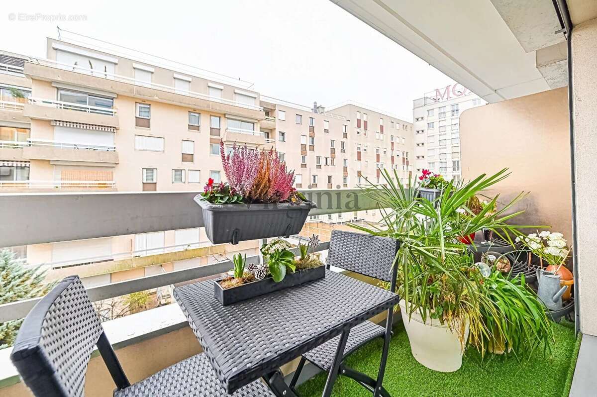 Appartement à CHARENTON-LE-PONT